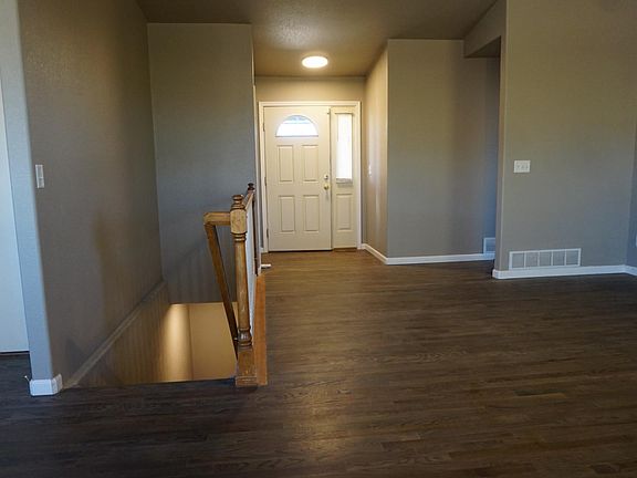 3rd image of 7398 Sue Ln
