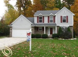 531 River Ridge Dr, Waterford, MI 48327