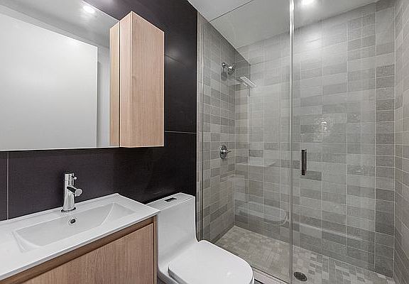 3rd image of 567 Ocean Pkwy APT 4B
