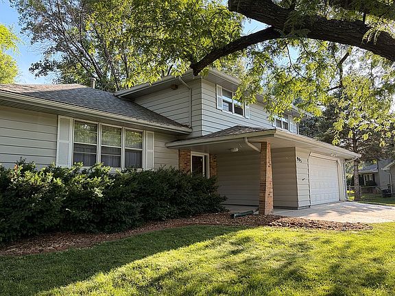 5th image of 905 Sherman Cir