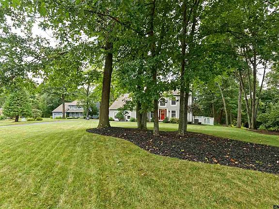 5th image of 28 Orchard Park Dr