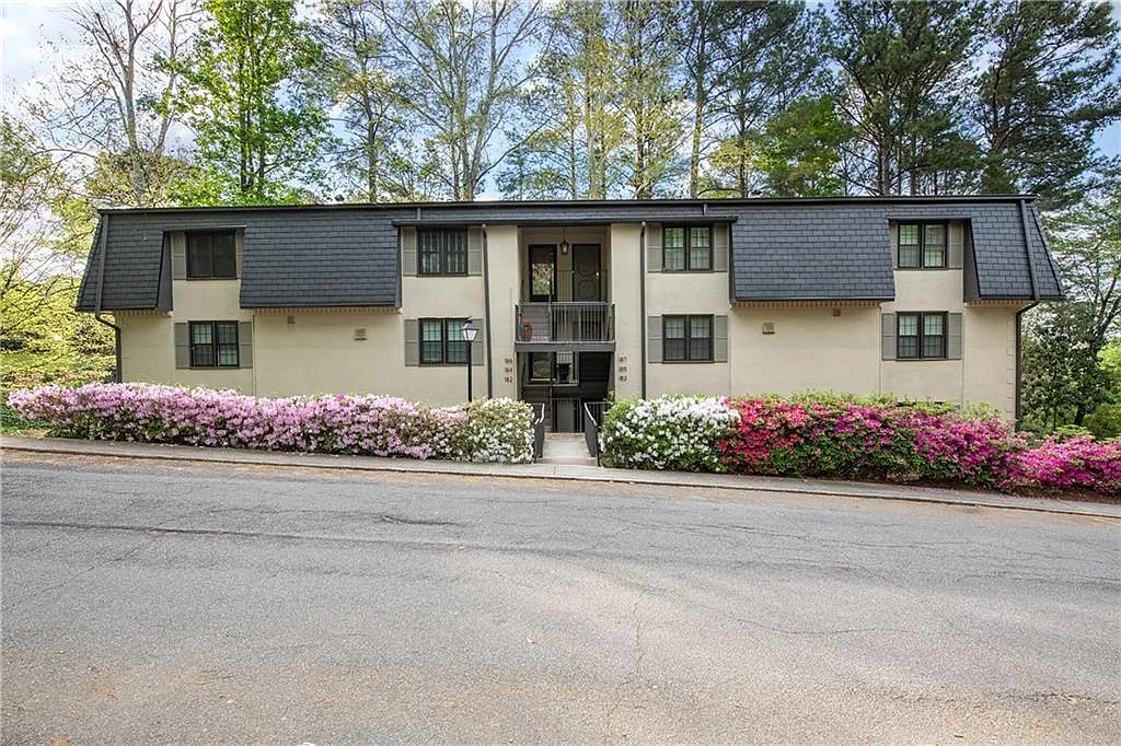 182 Triumph Dr NW photo 1