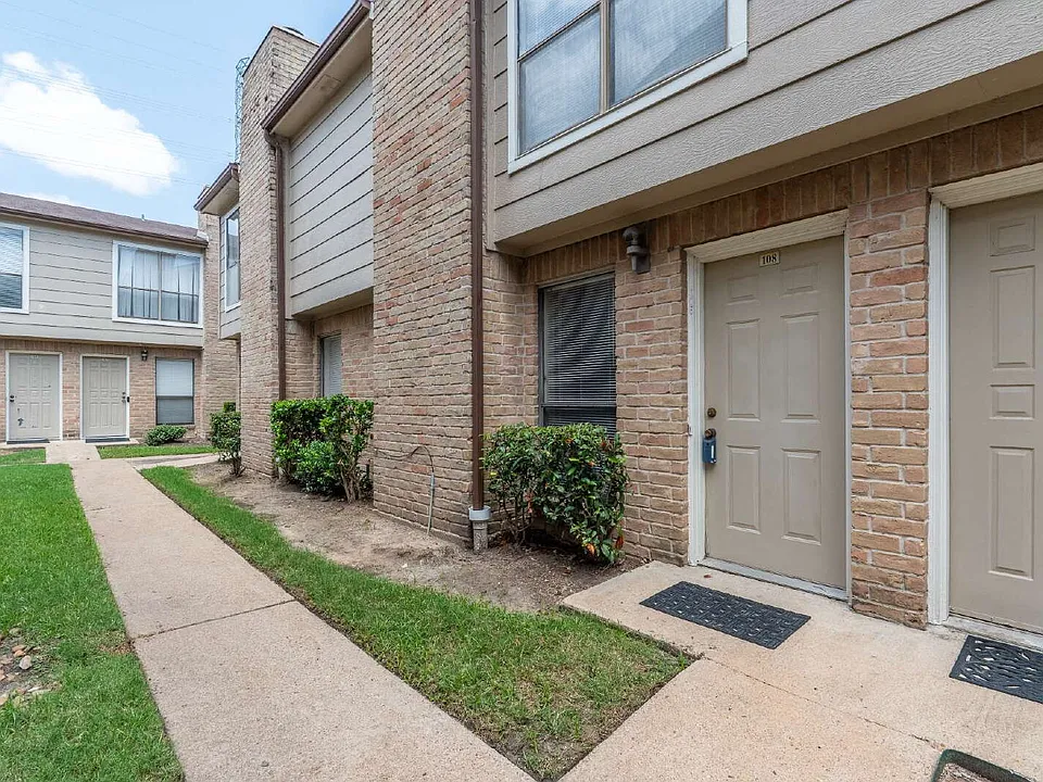 2120 Wilcrest Dr #108