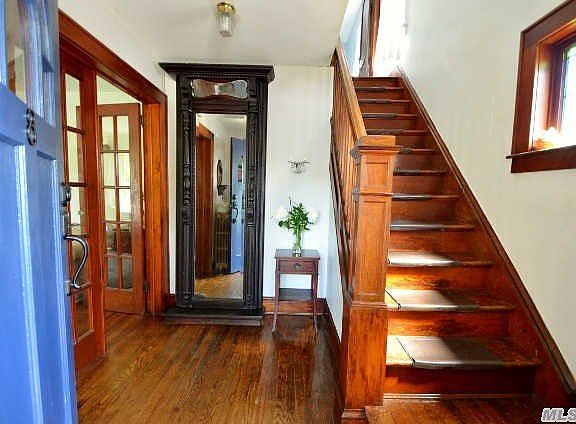 2nd image of 8 School St