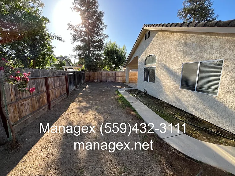 5584 W Chennault Ave — Photo 19