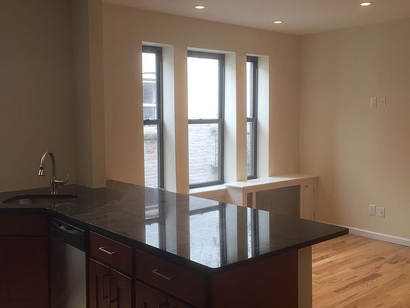 2nd image of 2906 21st Ave #4F