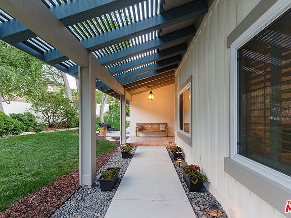 4th image of 23304 Park Mariposa