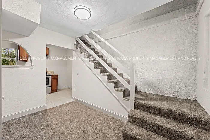 1417 W 31st St — Photo 3