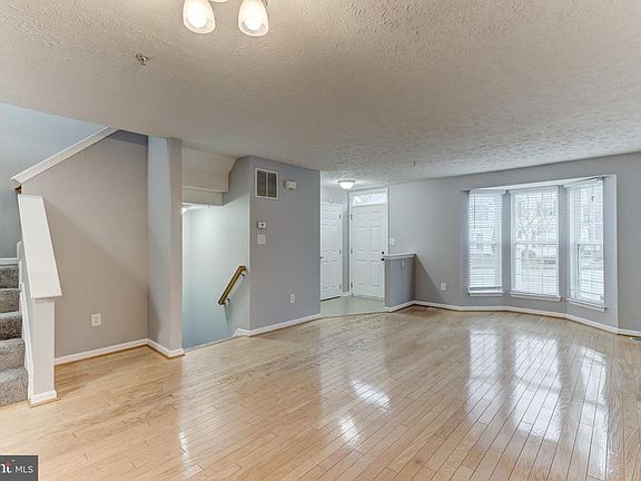 5th image of 11 Bensmill Ct