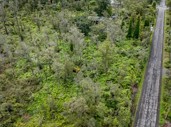 Anuhea St, Volcano, HI 96785