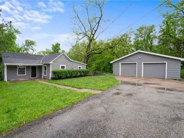 411 Evergreen St, Leavenworth, KS 66048