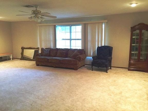 3rd image of 3050 Country Club Dr