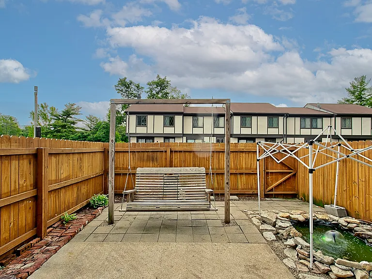 464 Vancover Ct — Photo 20