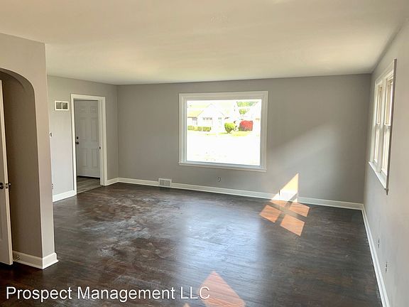 3rd image of 9803 W Oklahoma Ave #8948077