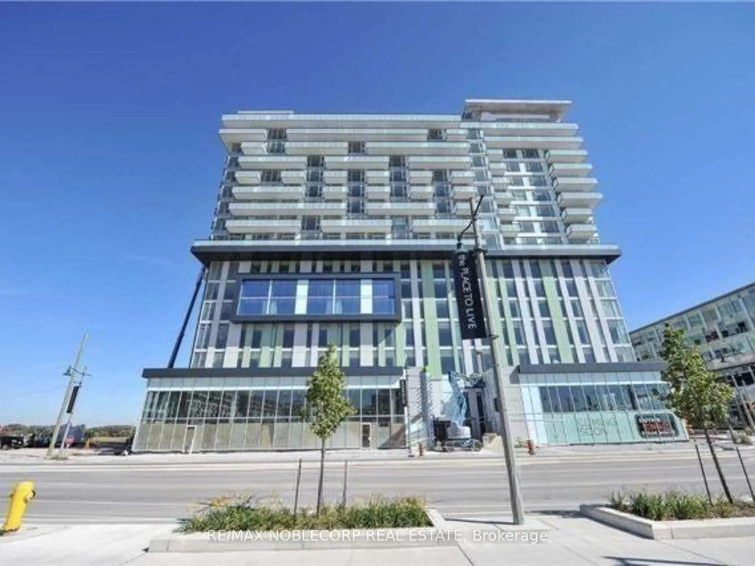 The Signature Residence — Photo 1