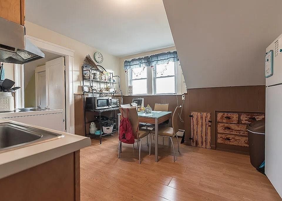 Eat-in Kitchen