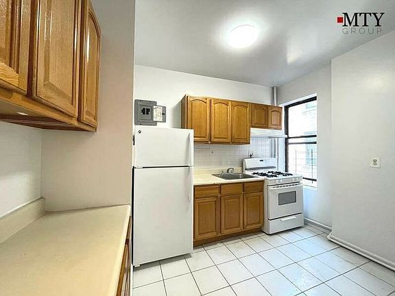 4th image of 11-24 46th Ave #3C