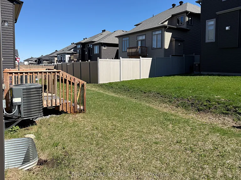 1022 Kijik Cres — Photo 33