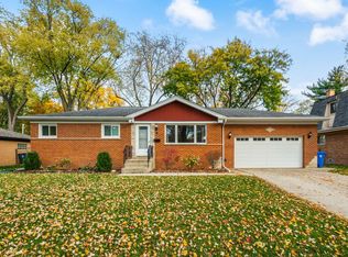 9 Hatlen Ave, Mount Prospect, IL 60056