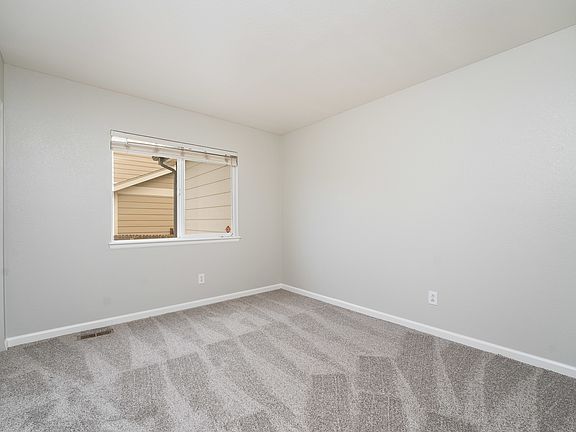 4th image of 10049 Jasper St