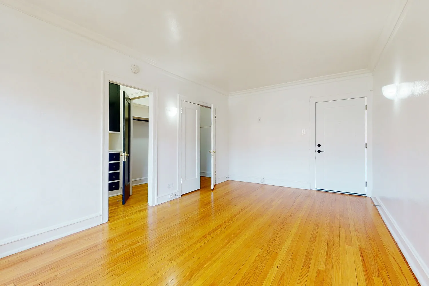 5501 S. Cornell — Photo 4