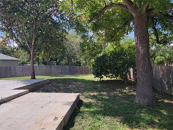 3rd image of 156 Parkridge Cir