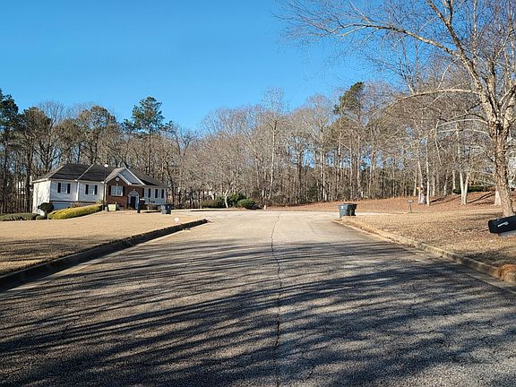 5th image of 303 Black Willow Ct