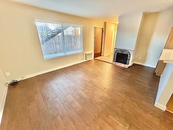 4th image of 4013 Texas St Unit 1