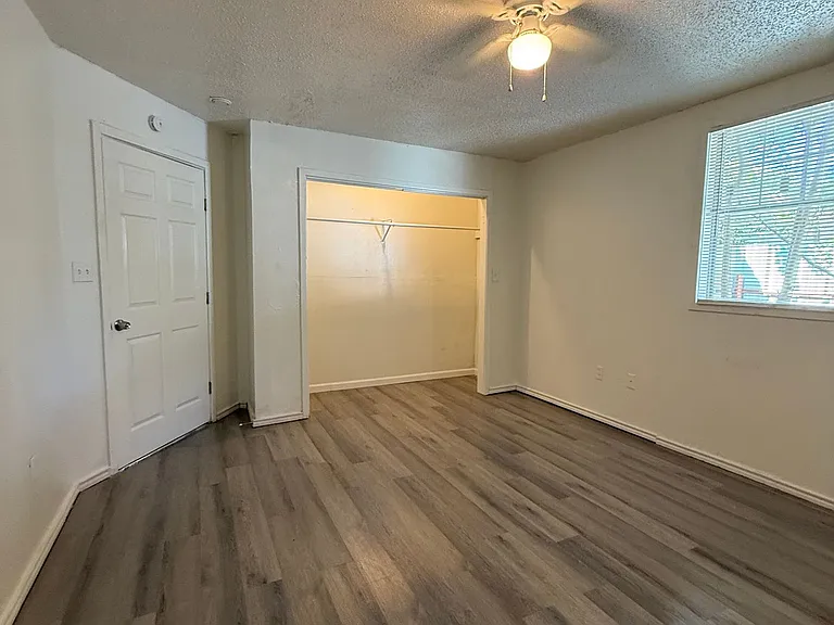 3202 Baylor St — Photo 8