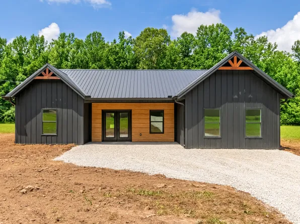 2757 Lick Creek Rd, Linden, TN 37096