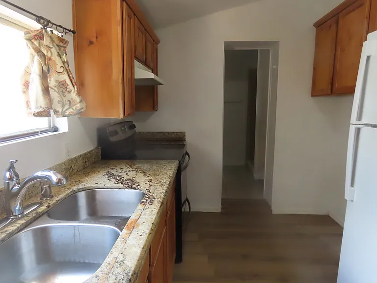 108A N Stansberry Ave — Photo 5