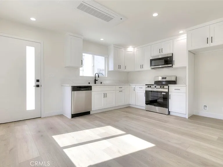 1070 Allen Ave #D — Photo 4