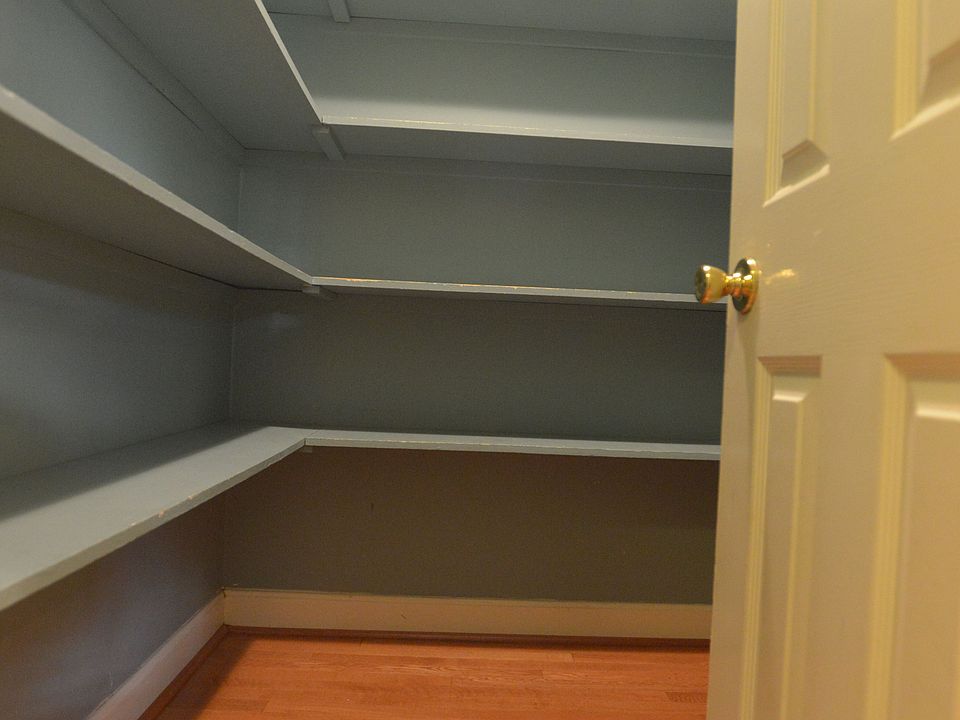 Walk-in Pantry