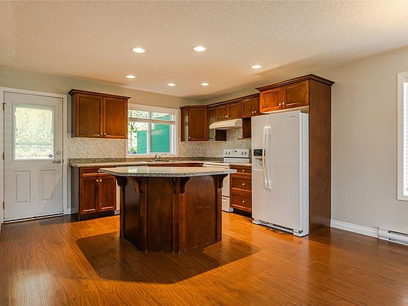 4th image of 293 Applegreen Ave