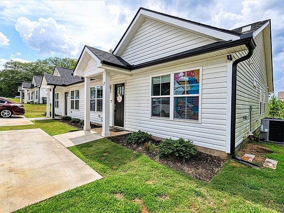 2nd image of 7 Lincoln School Cir