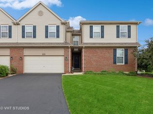 829 Oak Hollow Rd, Crystal Lake, IL 60014