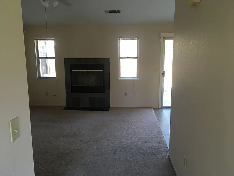 414 Springer Dr — Photo 2