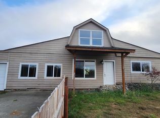 201 Lakeview Dr, Crescent City, CA 95531