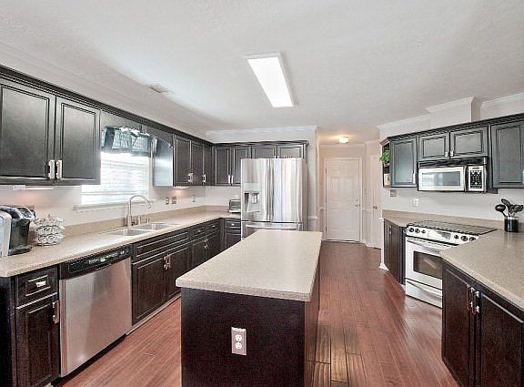 5th image of 216 Bainbridge Dr