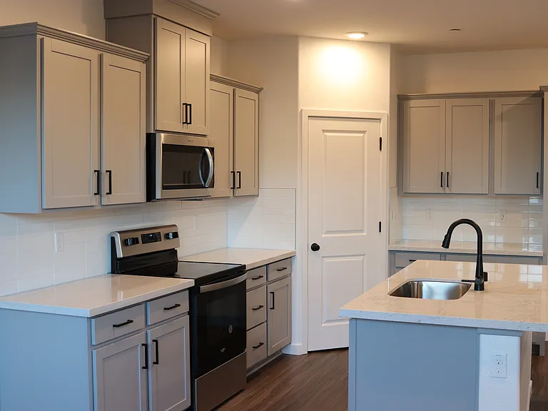 8133 Bodway Pkwy — Photo 7