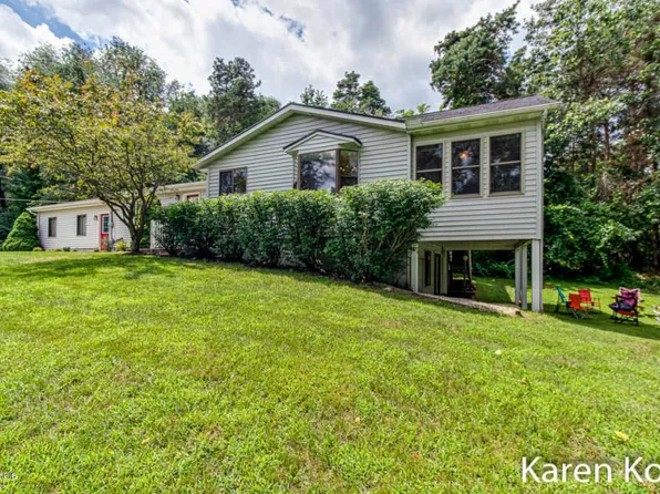 357 Alta Dale Ave SE, Ada, MI 49301