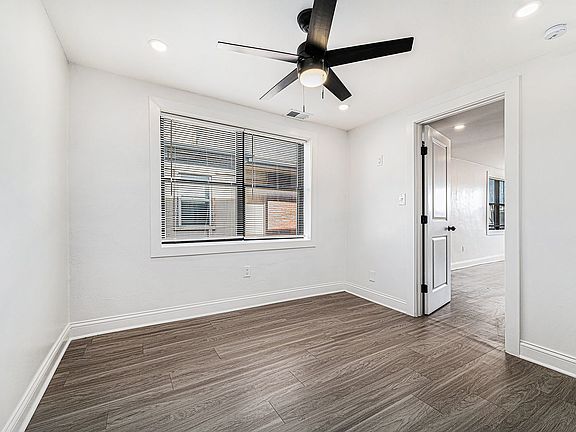 2nd image of 2733 Campbell St #202
