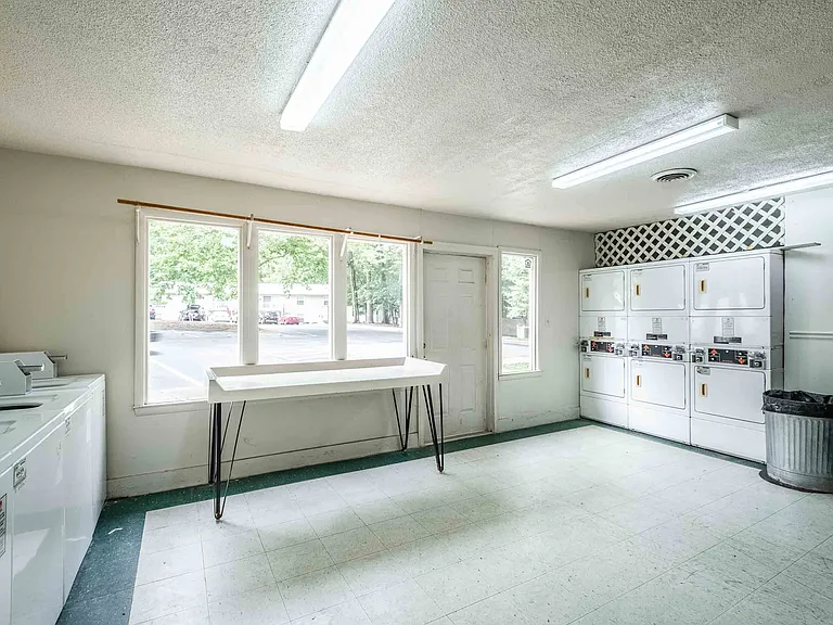 Hanover Court Apartments — Photo 5
