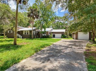 11 Patricia Rd, Yankeetown, FL 34498