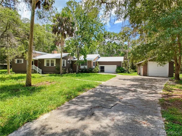 11 Patricia Rd, Yankeetown, FL 34498