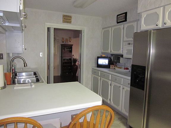 3rd image of 3301 S Ward Ave