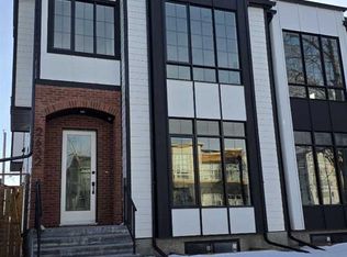 2632 W 36th St SW, Calgary, AB T3E2Z8