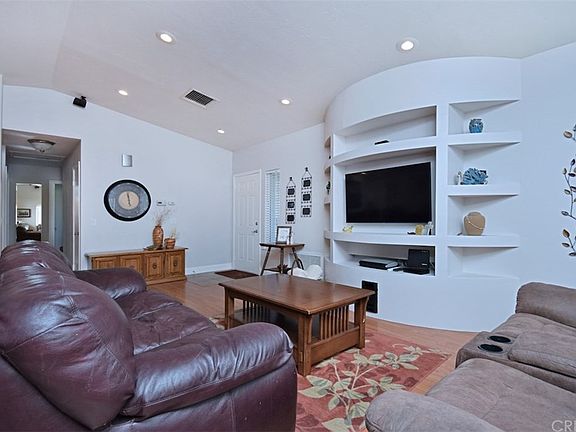 4th image of 7376 Poplar Dr