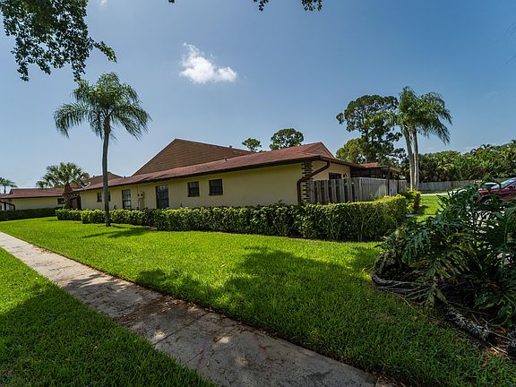 4th image of 4413 Woodstock Drive #A
