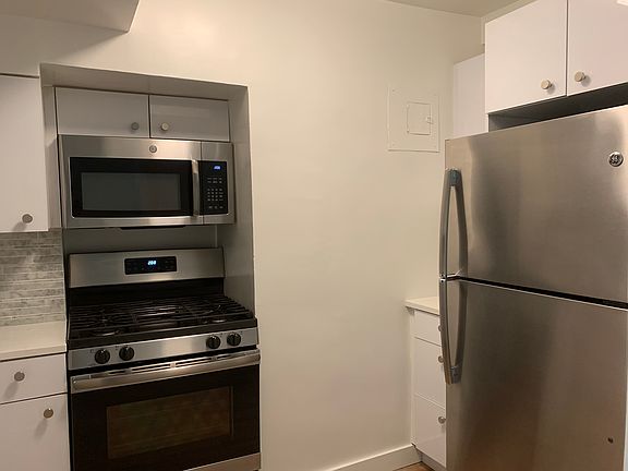 4th image of 340 E 51st St APT 11A